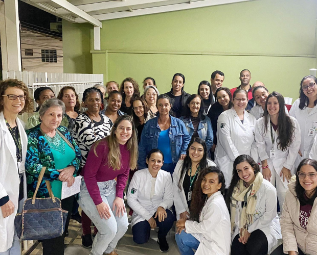 Acadmicos de Enfermagem realizam capacitao para cuidadores de idosos do Jardim Noronha